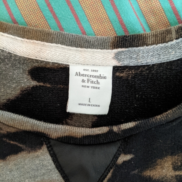 Abercrombie & Fitch reverse tie-dye crop shirt - Picture 2 of 8